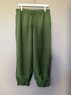 Women's Olive Green Cropped Drawstring Jogger Pants